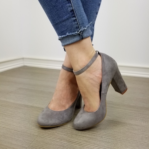 Ankle strap vintage style round toe block heels - Picture 3 of 8